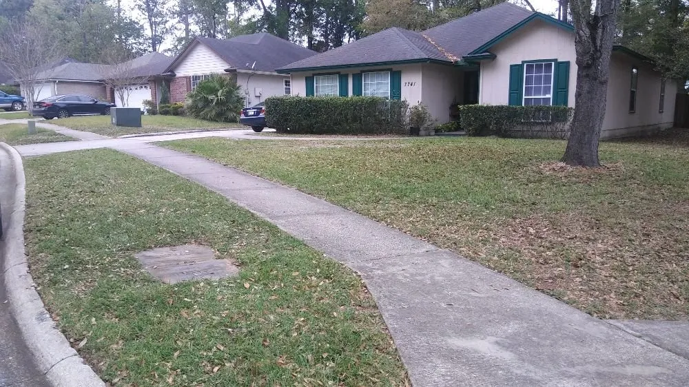 Trusted yard maintenance in Jacksonville, FL - Rivers Edge Landscaping