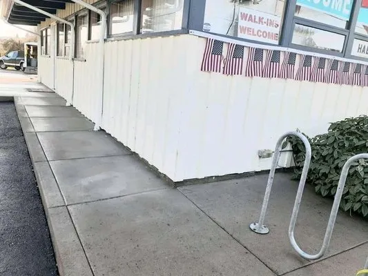 Rivers Lawn Care Services Logo