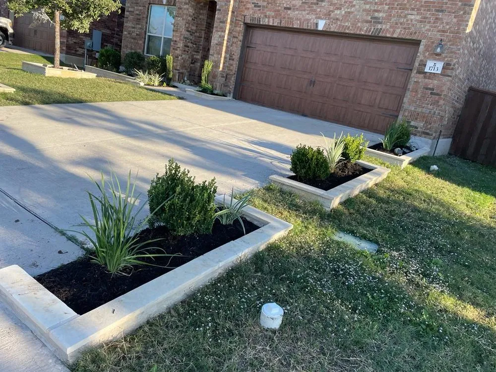 Top-rated lawn mowing service in Liberty Hill, TX - River’s Lawn Gardening