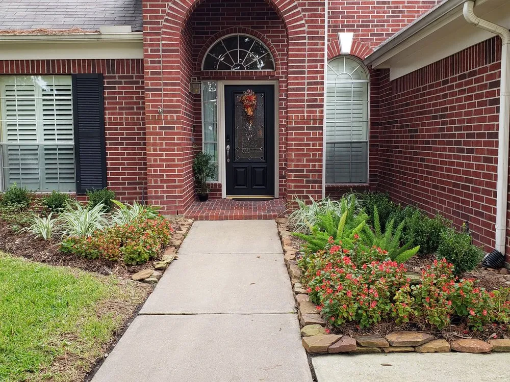 Professional lawn care service in Conroe, TX by Riverside Lawn & Landscaping