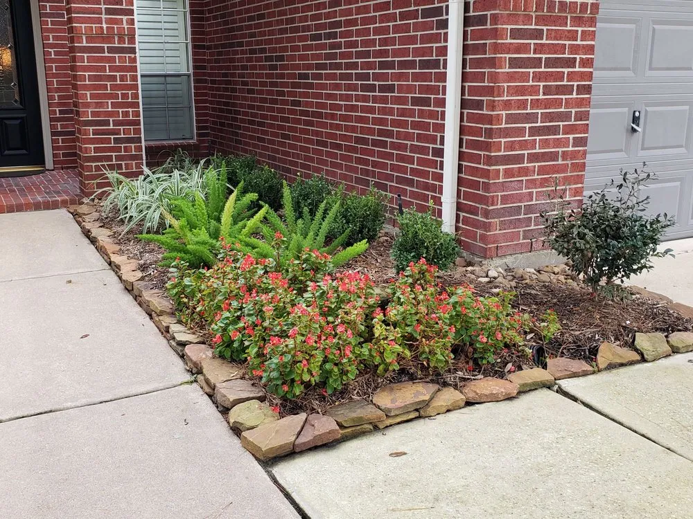 Local outdoor landscaping experts serving Conroe, TX - Riverside Lawn & Landscaping