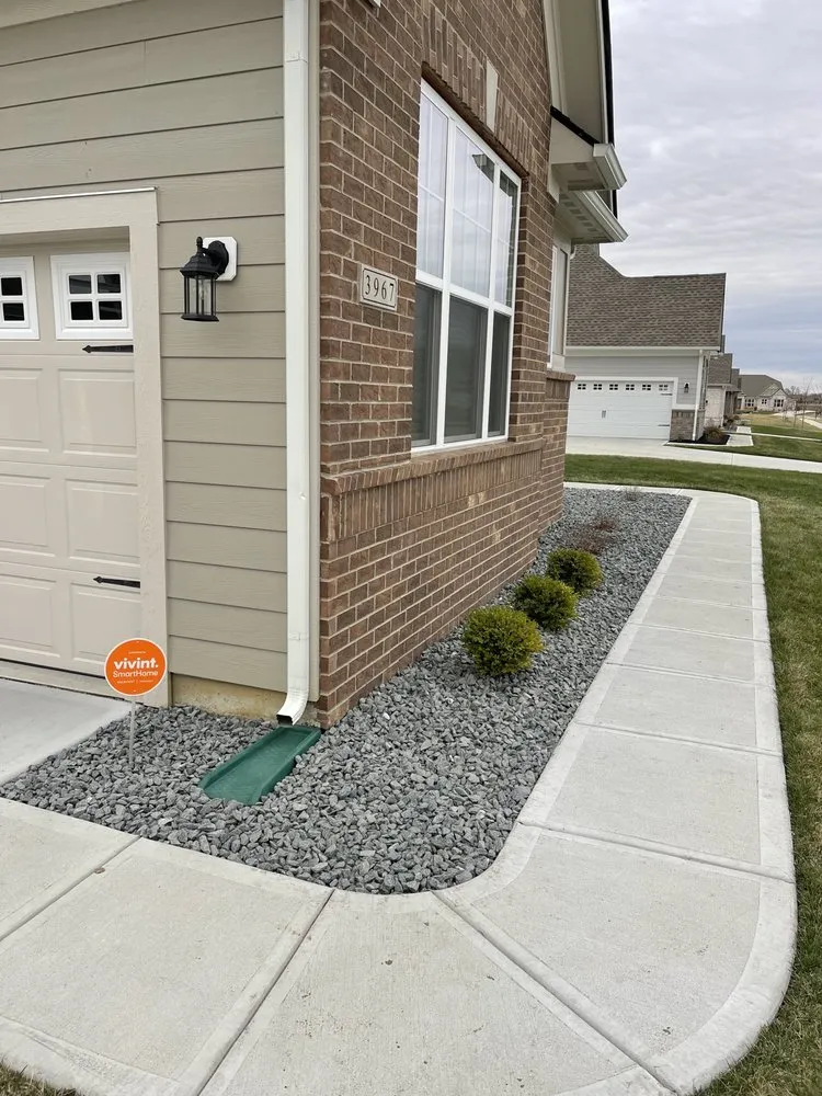 Custom landscape design experts serving Indianapolis, IN - Riverside Lawn and Landscape