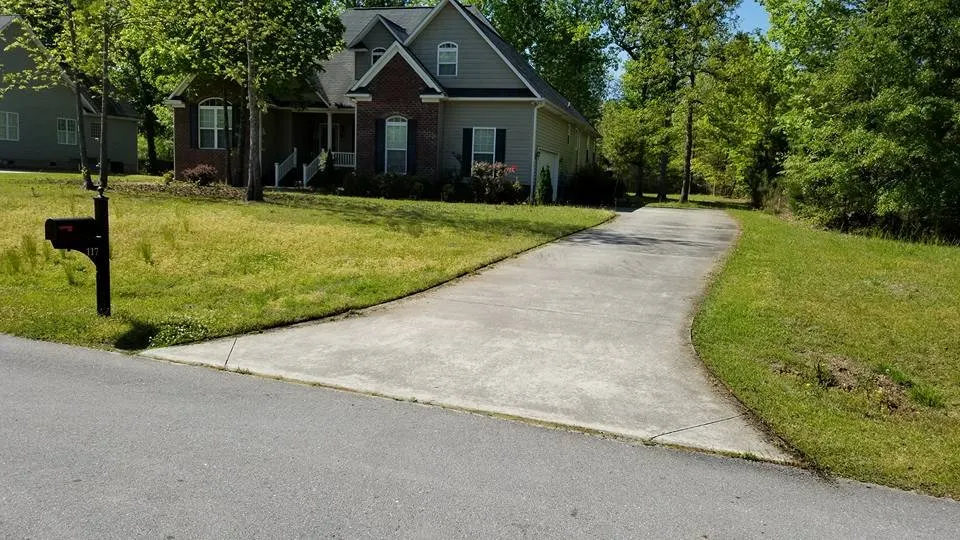 Custom garden landscaping for beautiful yards in New Bern, NC by Rivertide Yard Pro