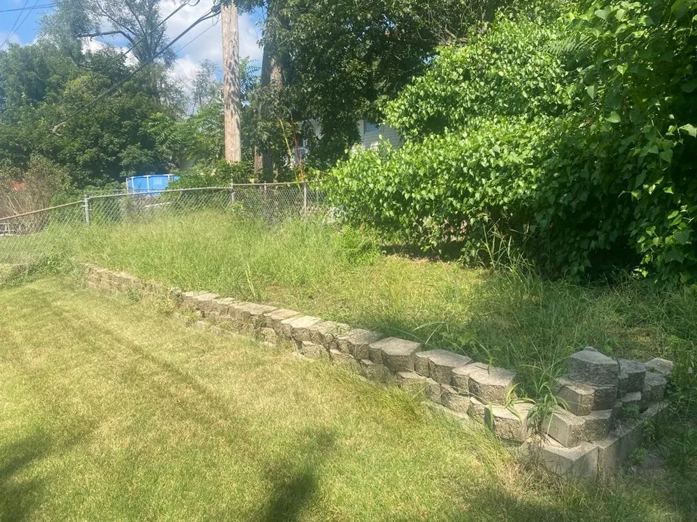 Expert landscaping services in Muscatine, IA - R&J Lawn Care and Cleaning