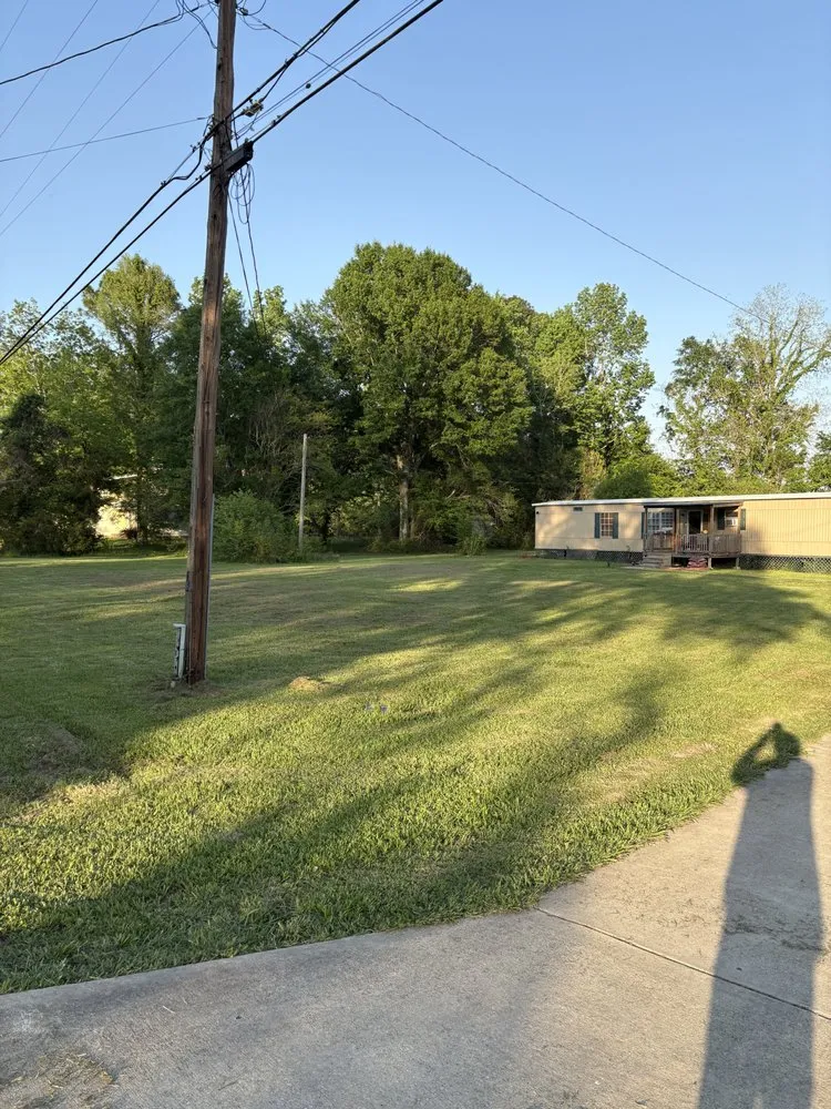 Custom lawn mowing service for year-round maintenance across Port Allen, LA - Rj Lawn Care