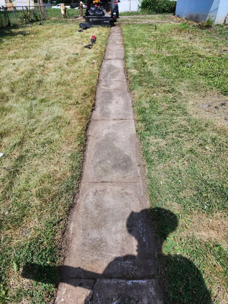 Top-rated residential landscaping experts serving Dayton, OH - R&J Ramirez Company