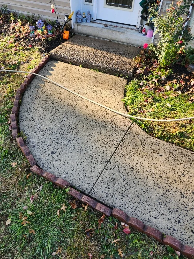 Local lawn mowing service in Bensalem, PA by RJ Resolutions