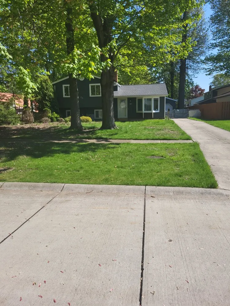 Custom lawn mowing service for beautiful yards in Timberlake, OH by RJH Lawn Care