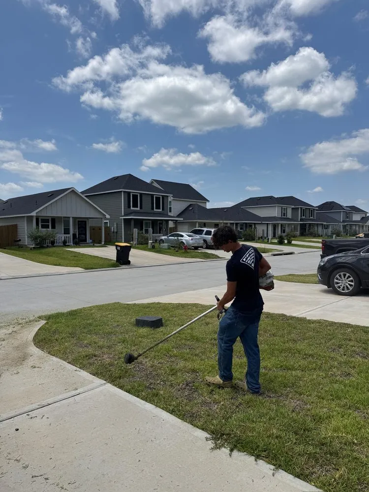 Custom landscaping services near you in Conroe, TX by RJ'S Landscaping