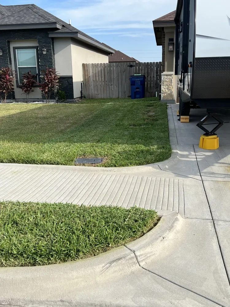 Custom yard cleanup service in Harlingen, TX by RJ’s Lawn Service