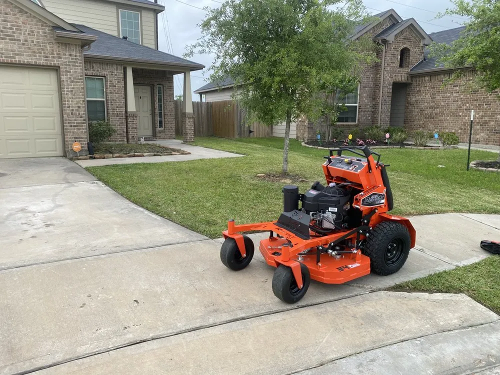 Affordable outdoor landscaping in Rosharon, TX by RJ's Ninja Lawn Care