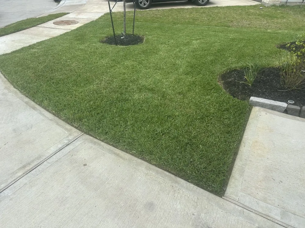 Reliable landscaping services for residential properties in Rosharon, TX by RJ's Ninja Lawn Care