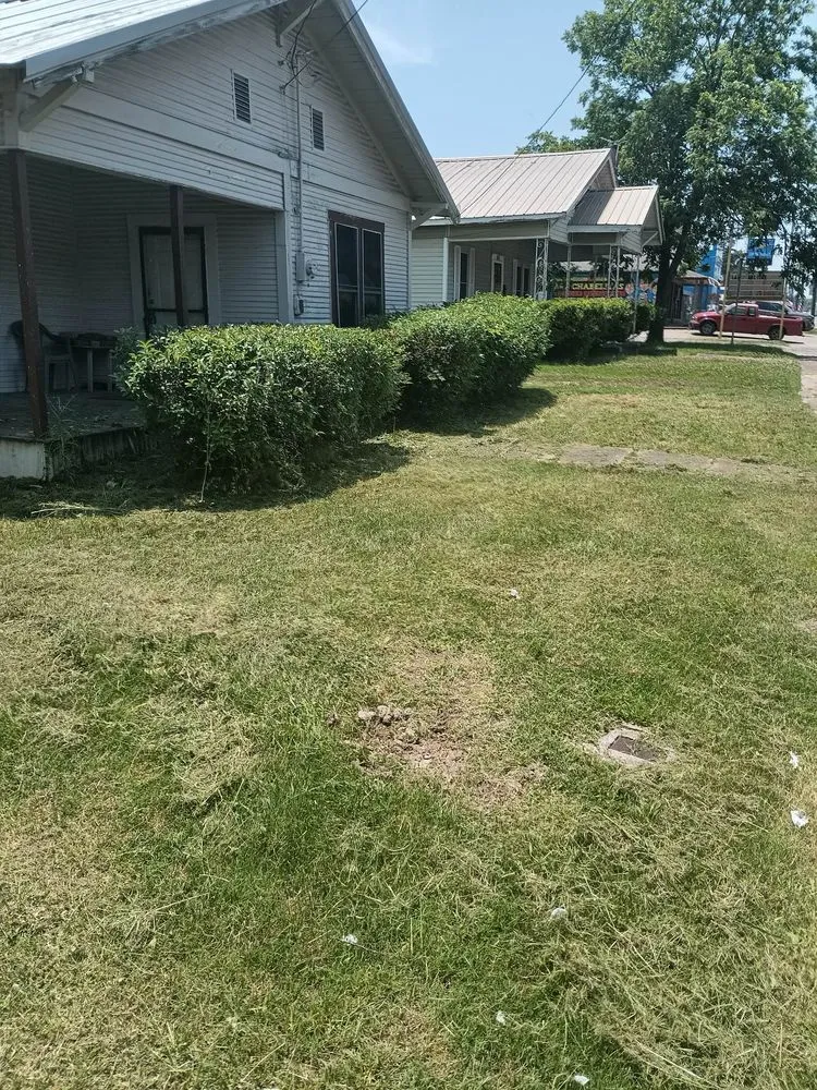 Custom yard maintenance in Clarksville, TX by RJT Landscaping Services