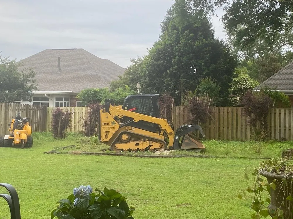 Professional yard cleanup service for homes in Loxley, AL by R&K Tree & Landscaping