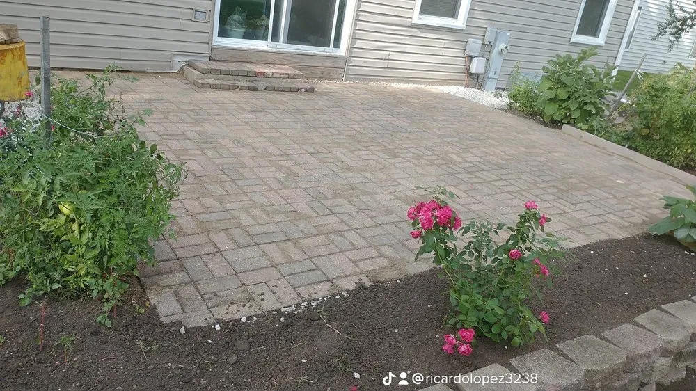 Expert yard maintenance in Hanover Park, IL by R&L Deluxe Landscaping Services