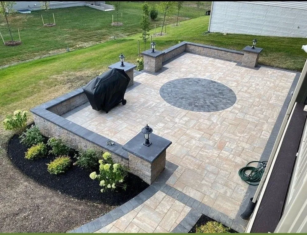 Professional lawn care service experts serving Hanover Park, IL - R&L Deluxe Landscaping Services