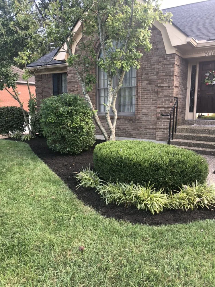 Expert lawn mowing service experts serving Louisville, KY - R&L Lawn and Landscape