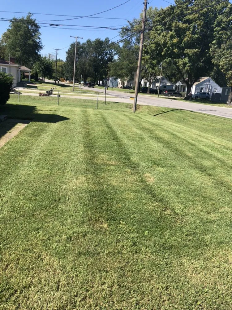 Affordable yard maintenance in Louisville, KY - R&L Lawn and Landscape