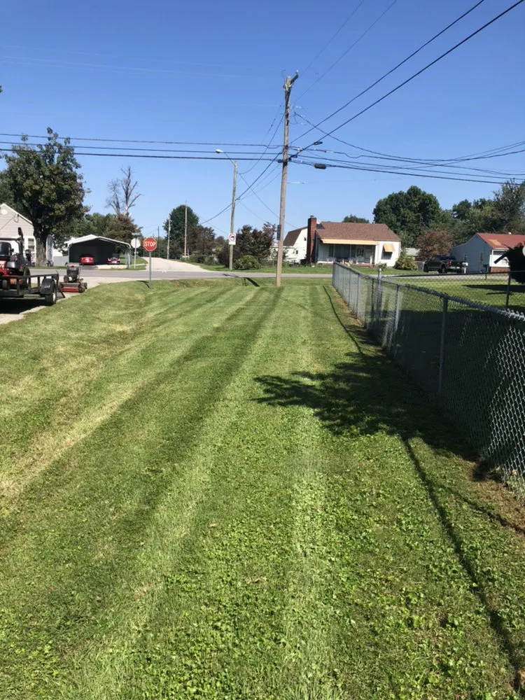 Top-rated landscaping services experts serving Louisville, KY - R&L Lawn and Landscape