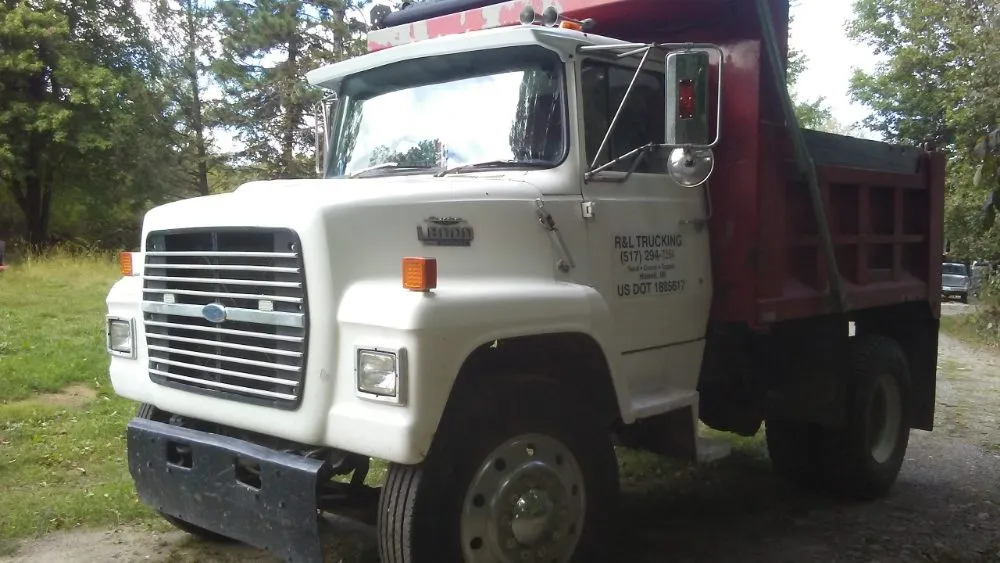 Reliable yard cleanup service experts serving Howell, MI - R&L Trucking & Landscaping