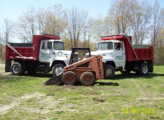 R&L Trucking & Landscaping Logo