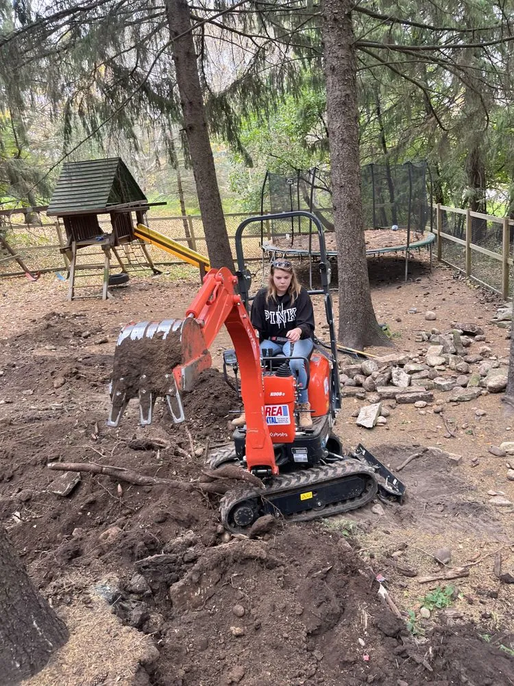 Professional landscaping services experts serving Milwaukee, WI - R&M Hardscape Designs & Lighting