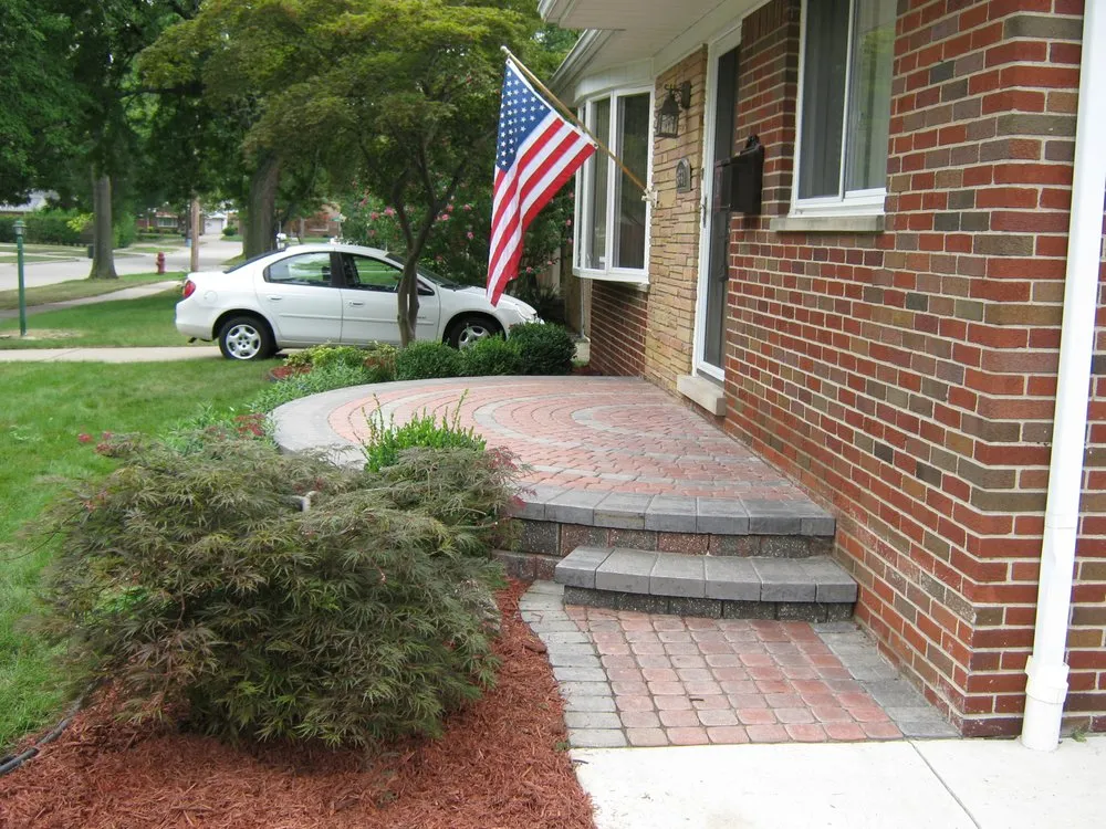 Expert yard maintenance in Dearborn Heights, MI by R&M Property Services