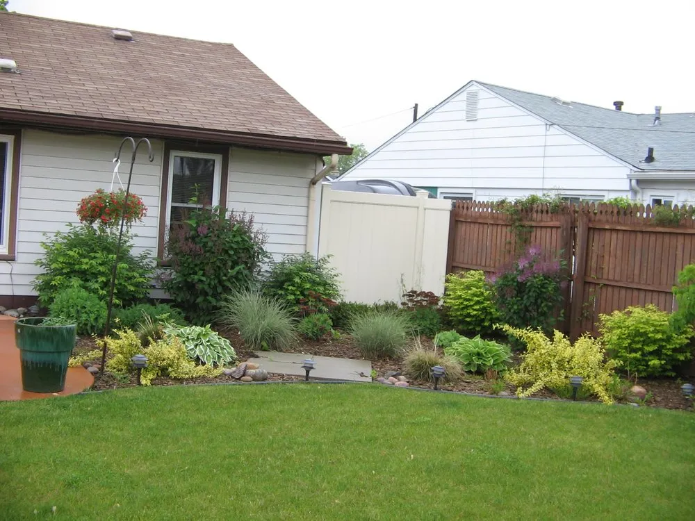 Top-rated yard maintenance experts serving Dearborn Heights, MI - R&M Property Services