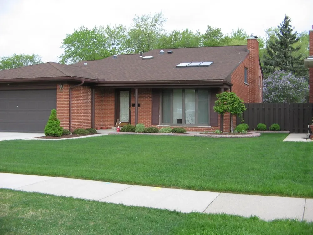 Professional garden landscaping for beautiful yards in Dearborn Heights, MI by R&M Property Services