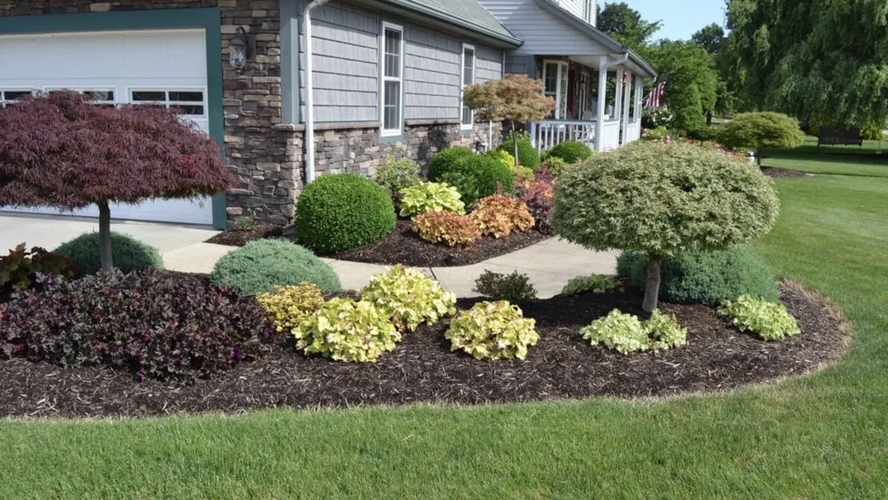 Professional yard maintenance experts serving Highland Park, IL - Rmc Landscaping & Design