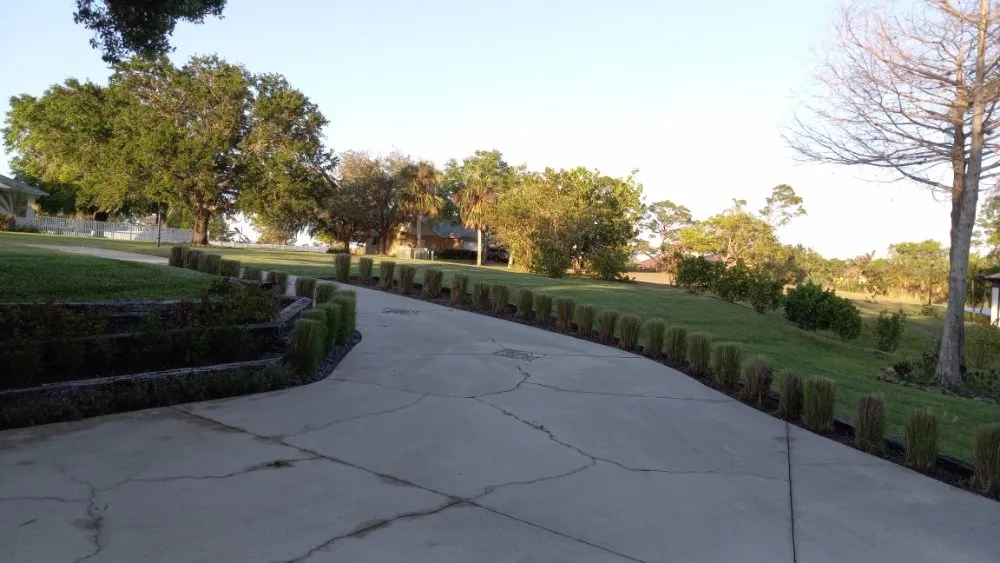 Reliable lawn care service in Alva, FL by RMJ Pressure Washing And Lawn Care Services