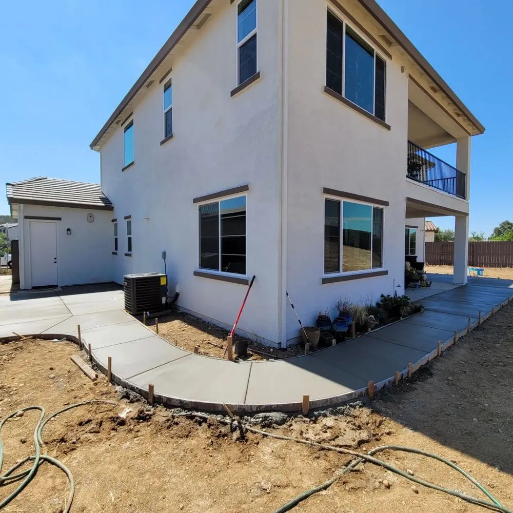 Affordable garden landscaping for homes in Rio Linda, CA by RMR Construction and Remodeling