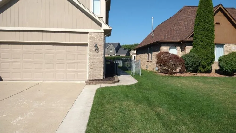 Custom garden landscaping in Pontiac, MI by RNC Lawn care