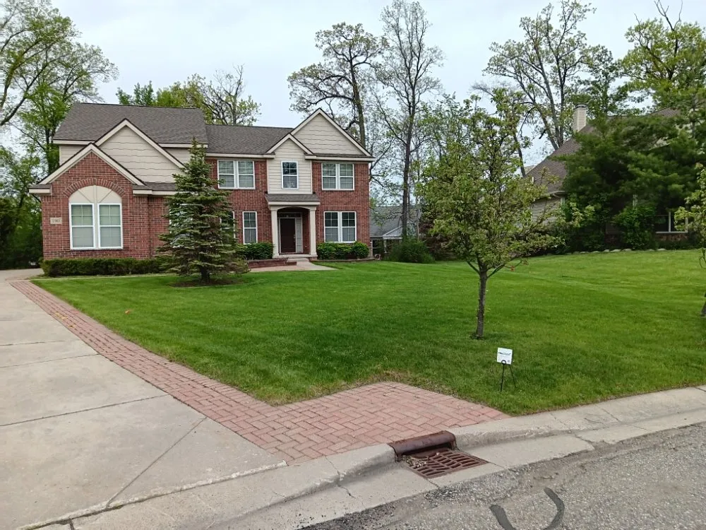 Affordable lawn mowing service for homes across Pontiac, MI - RNC Lawn care