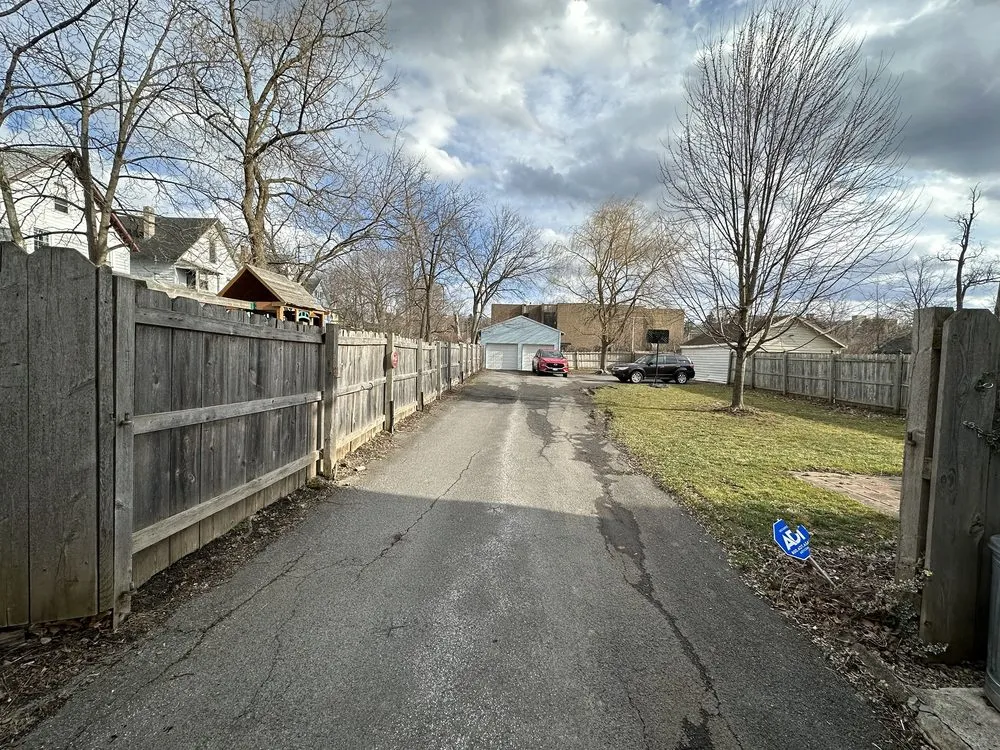 Professional lawn mowing service experts serving Utica, NY - RNM Landscaping