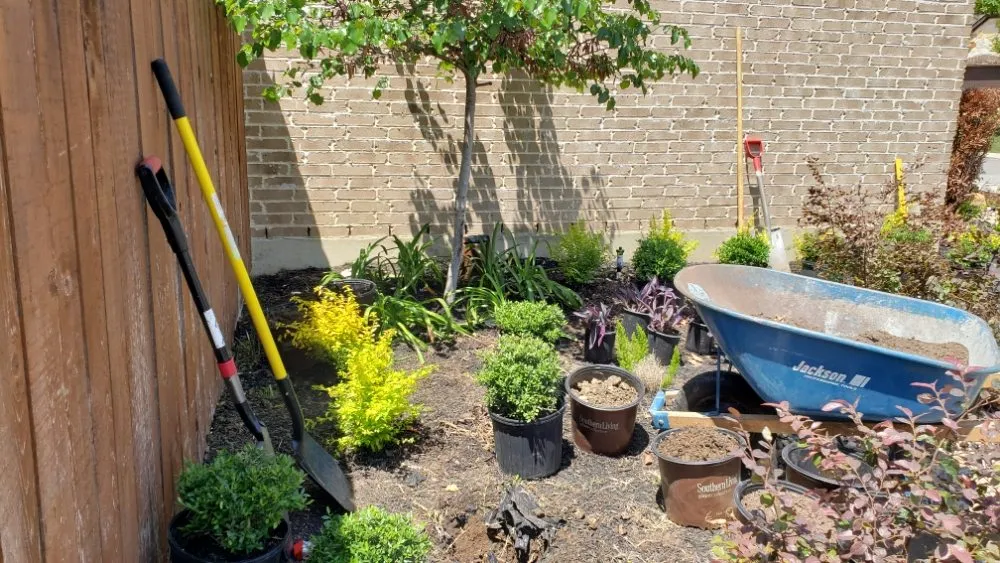 Professional garden landscaping in Terrell, TX - RNM Lawn Service