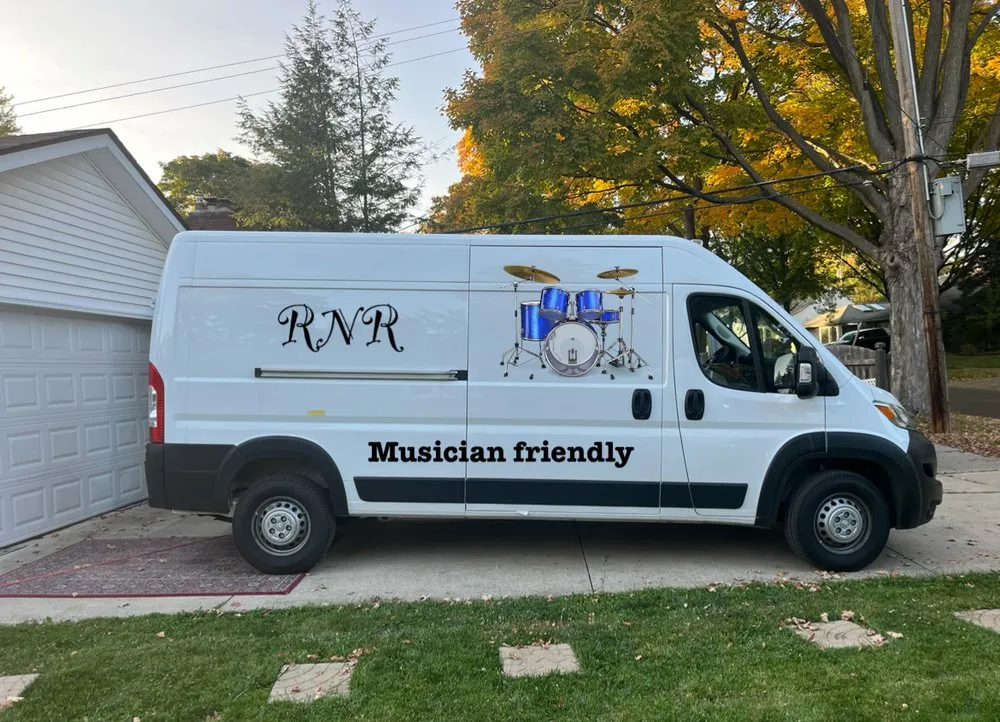 Professional outdoor landscaping in Birmingham, MI - RnR Delivery Professionals