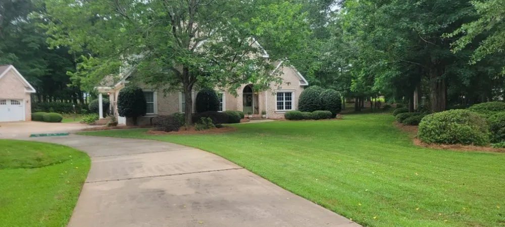 Reliable garden landscaping experts serving Perry, GA - RNR Lawn Care Service