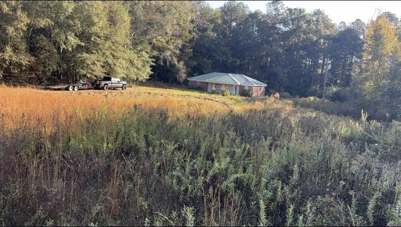 Affordable lawn mowing service for residential properties in Hattiesburg, MS by Rnr Outdoor Improvement