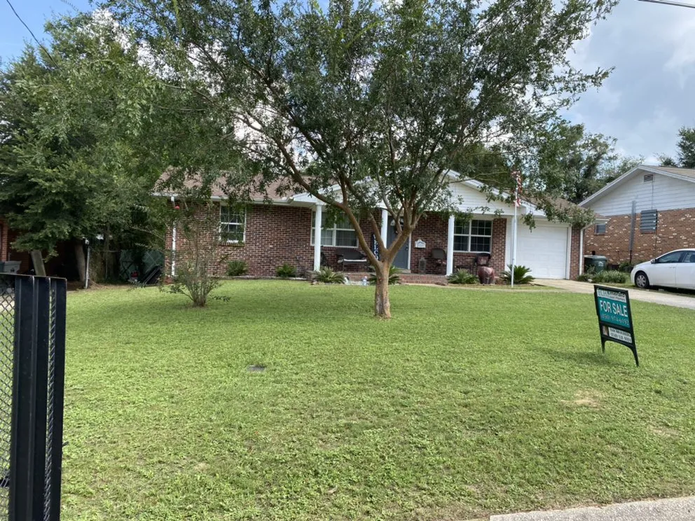 Professional residential landscaping for homes in Pensacola, FL by Ro Mow Lawn Service