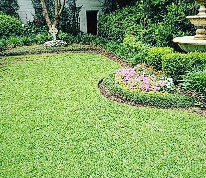 Top-rated landscape design for beautiful yards in Wilmington, NC by Ro Mows Plus