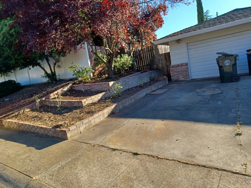 Affordable garden landscaping in Rancho Cordova, CA - ROA Lawn Maintenance