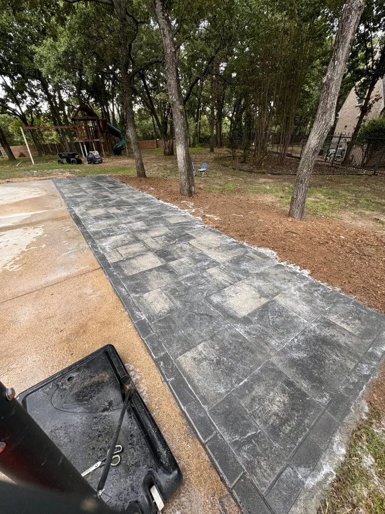 Top-rated lawn mowing service with custom design in Carrollton, TX by Roa Tree Service