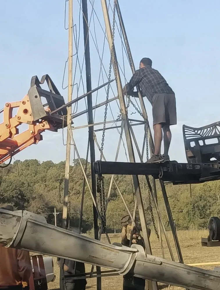 Professional garden landscaping in Noel, MO - Road Gnome