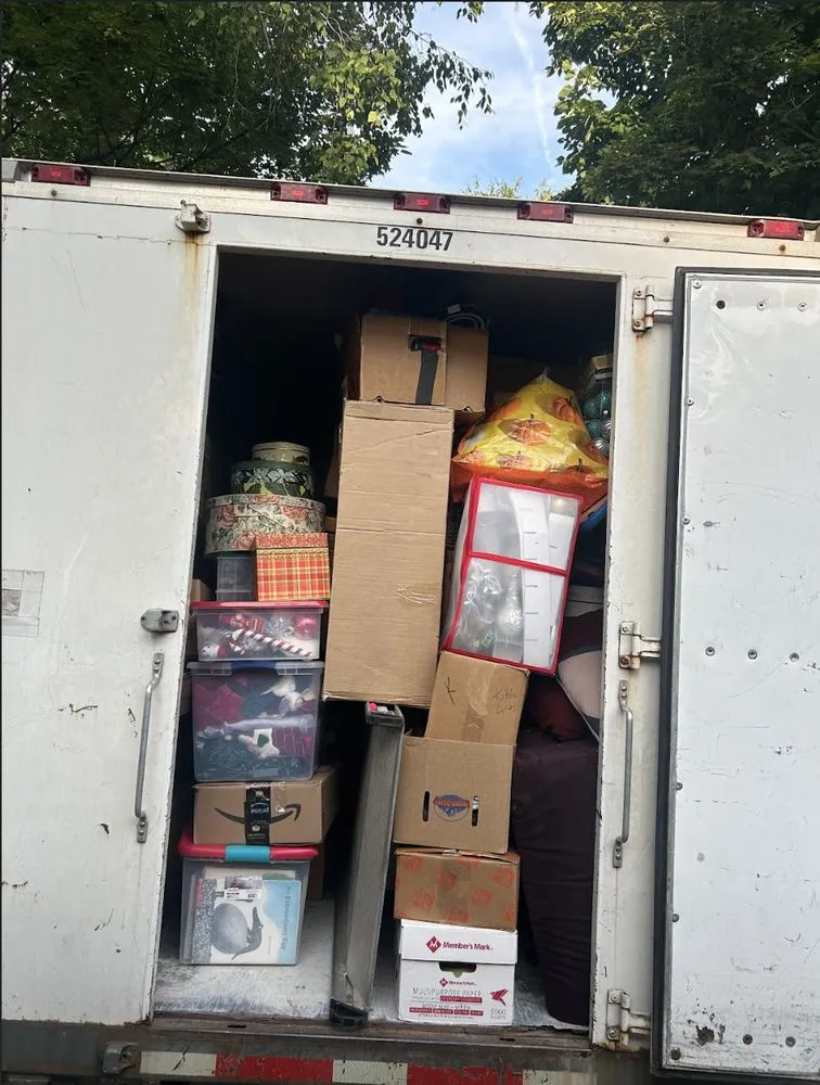 Reliable yard cleanup service experts serving Brown Deer, WI - Road Heights Transportation