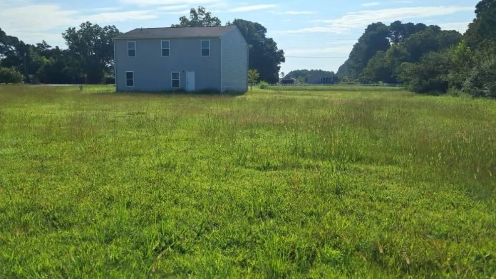 Professional landscaping services in Farmville, NC by Road Runner Express