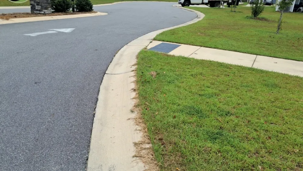 Custom outdoor landscaping experts serving Farmville, NC - Road Runner Express