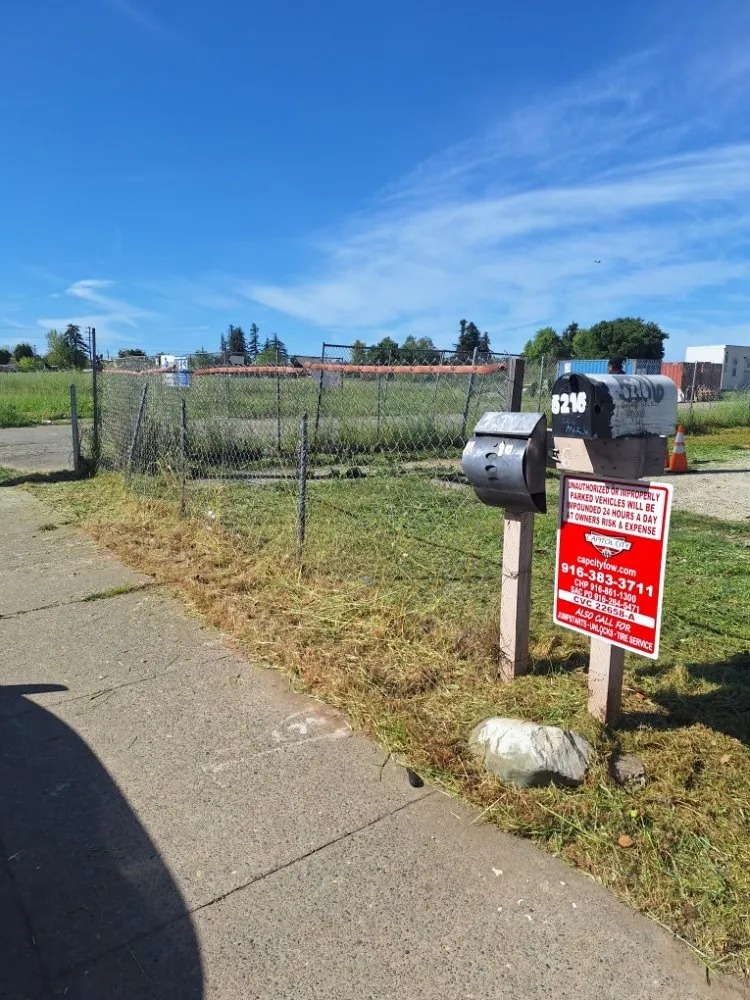 Custom garden landscaping in Sacramento, CA - Road Runnerz Lawn And Hauling Services