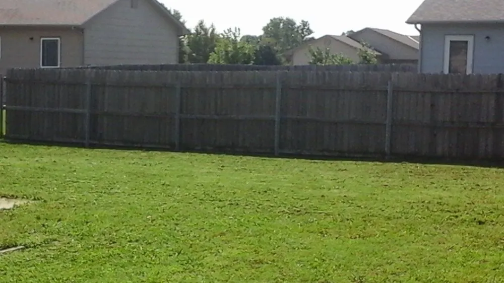Trusted yard cleanup service for homes in Wichita, KS by Roadrunner Lawn Maintenance & Landscaping