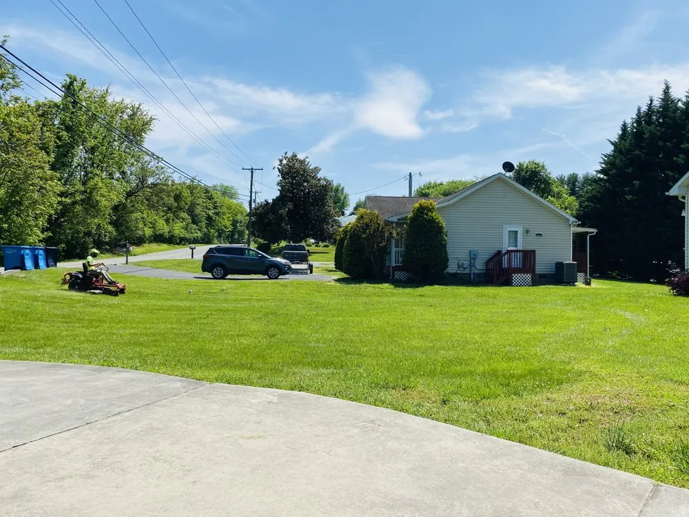 Trusted outdoor landscaping with custom design across Roanoke, VA - Roanoke Cuts